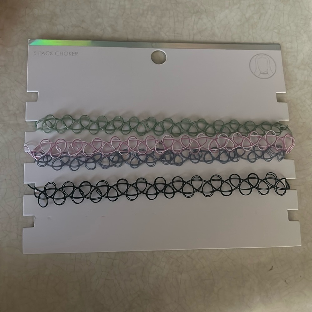 Free with any purchase Choker set!